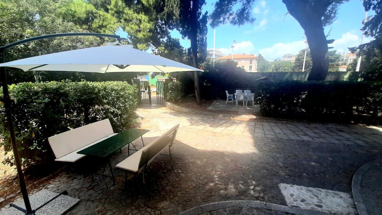 Old Captain'S Apartments - In A Pine Wood By The Sea And Tennis Courts Spalato Esterno foto